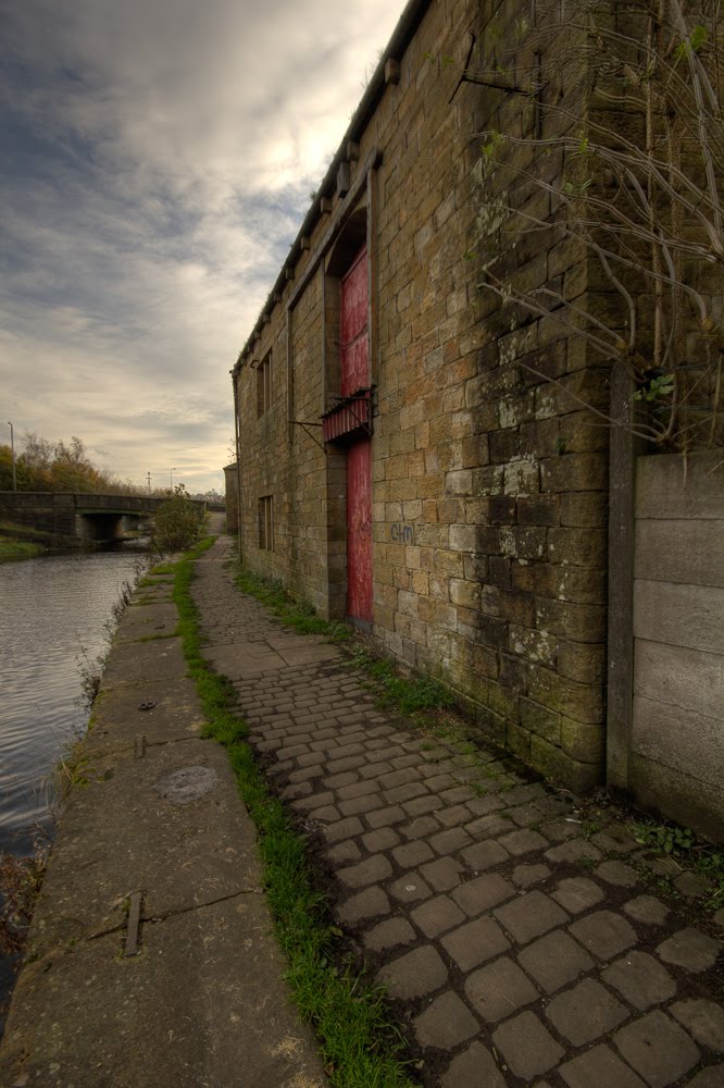Clayton-Le-Moors, Canalside