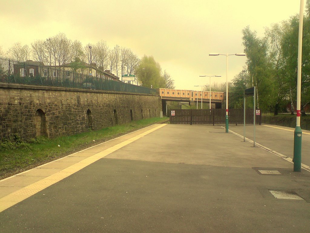 RAILWAY STATION, ASHTON UNDER LYNE, LANCASHIRE, ENGLAND, UK