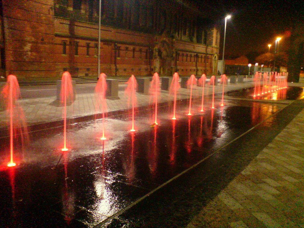 RED FOUNTAIN, ST.PETERSFIELD, ASHTON UNDER LYNE, LANCAHSIRE, ENGLAND, UK