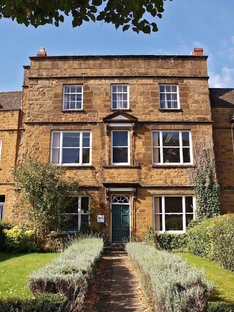 Imposing 18th C house on The Green, Banbury