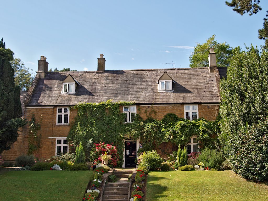 The pretty Easington House Guest House, a little country charm in the centre of Banbury