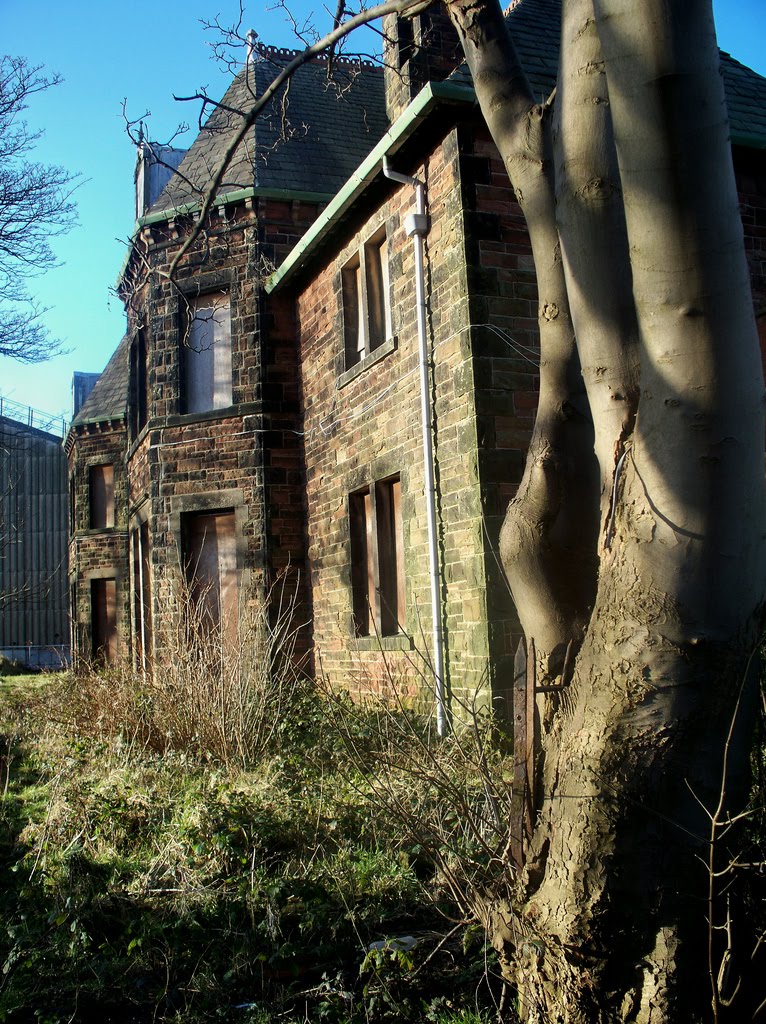 Lonely Villa at Cavendish Park