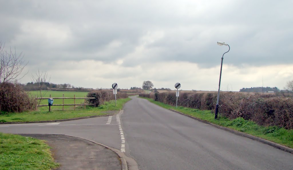 Knights Lane in Tiddington, looking south