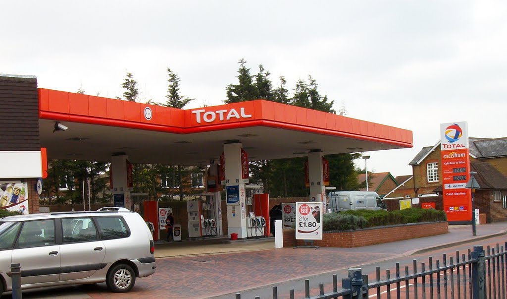 Knaphill - record petrol prices