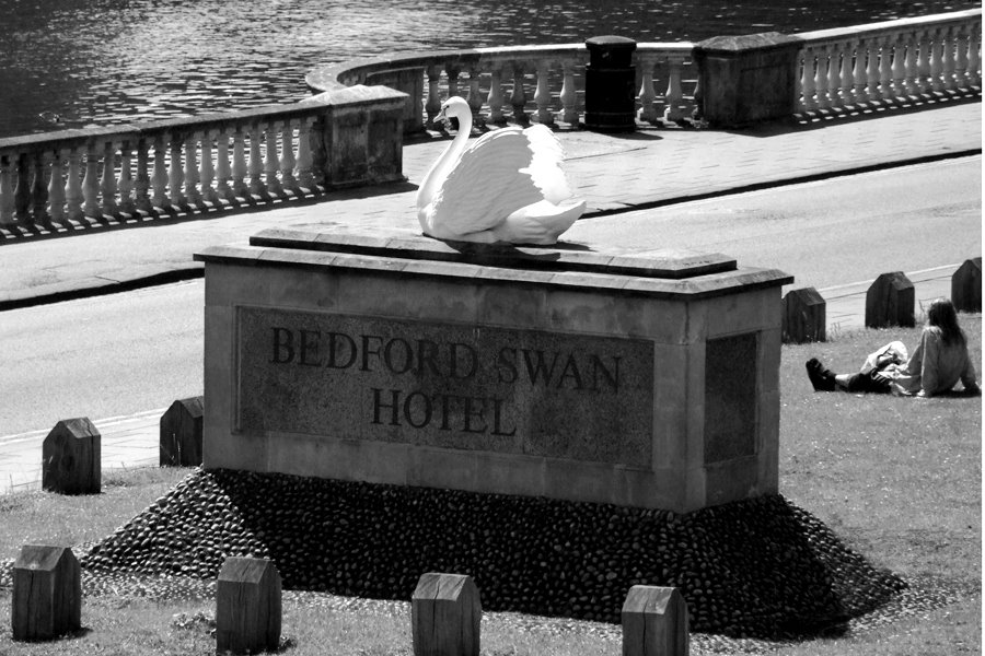 The Swan Hotel Monument