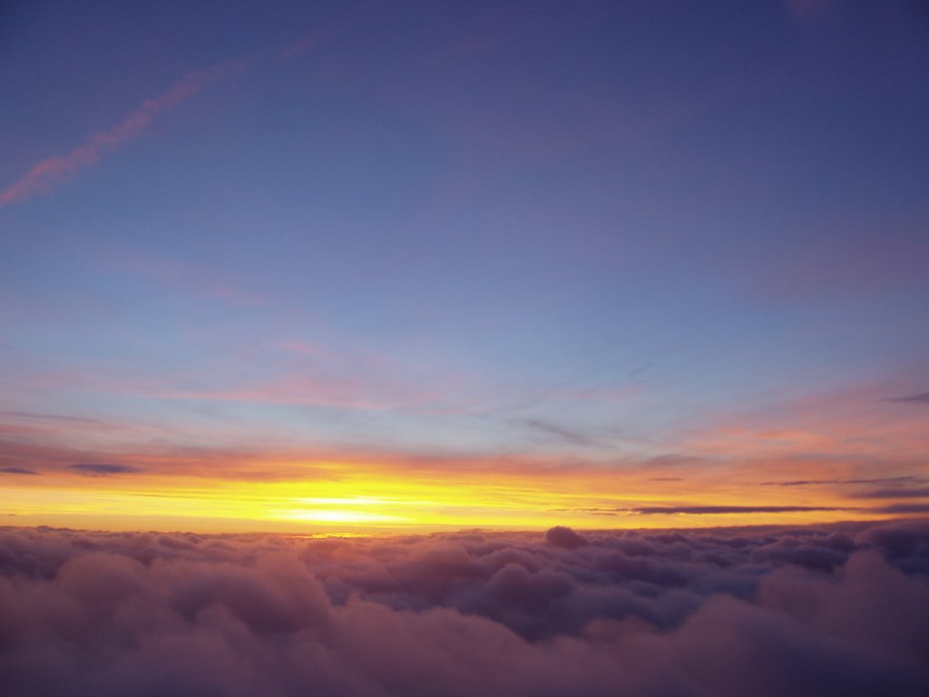 Atardecer sobre nubes de algodon