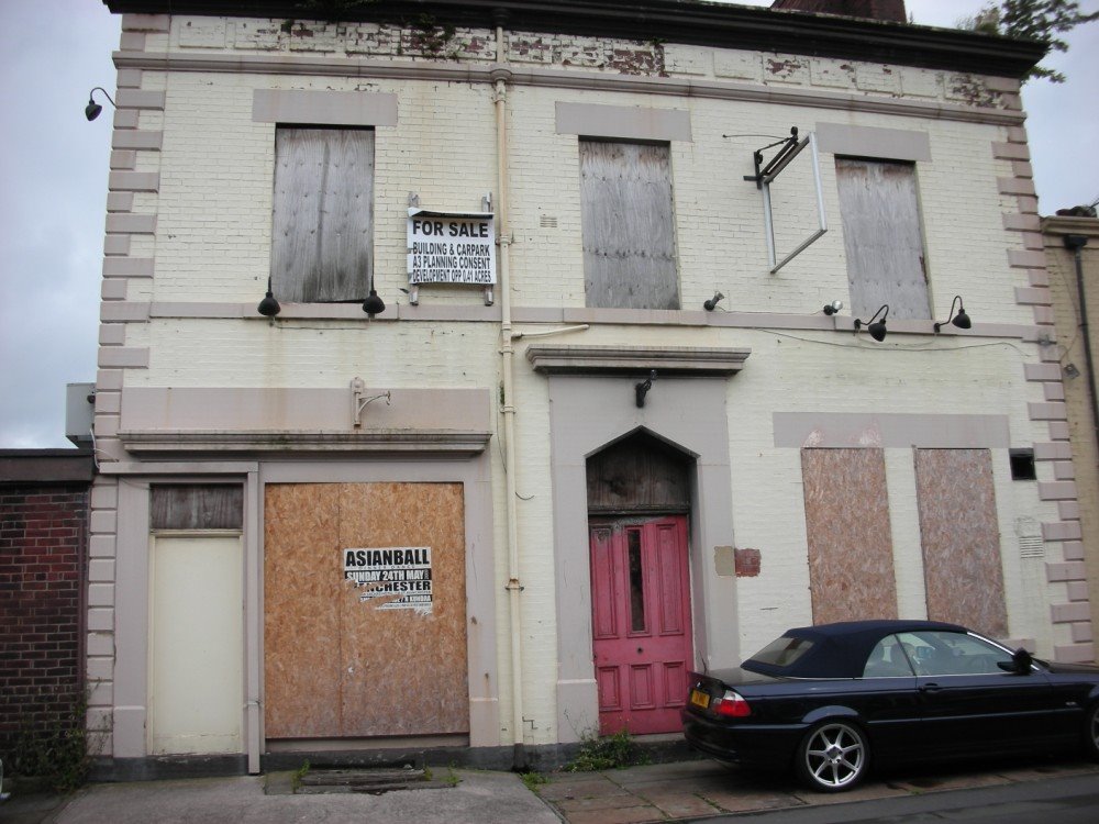 Example of the fast disappearing British pub. This one was called the little Harwood.