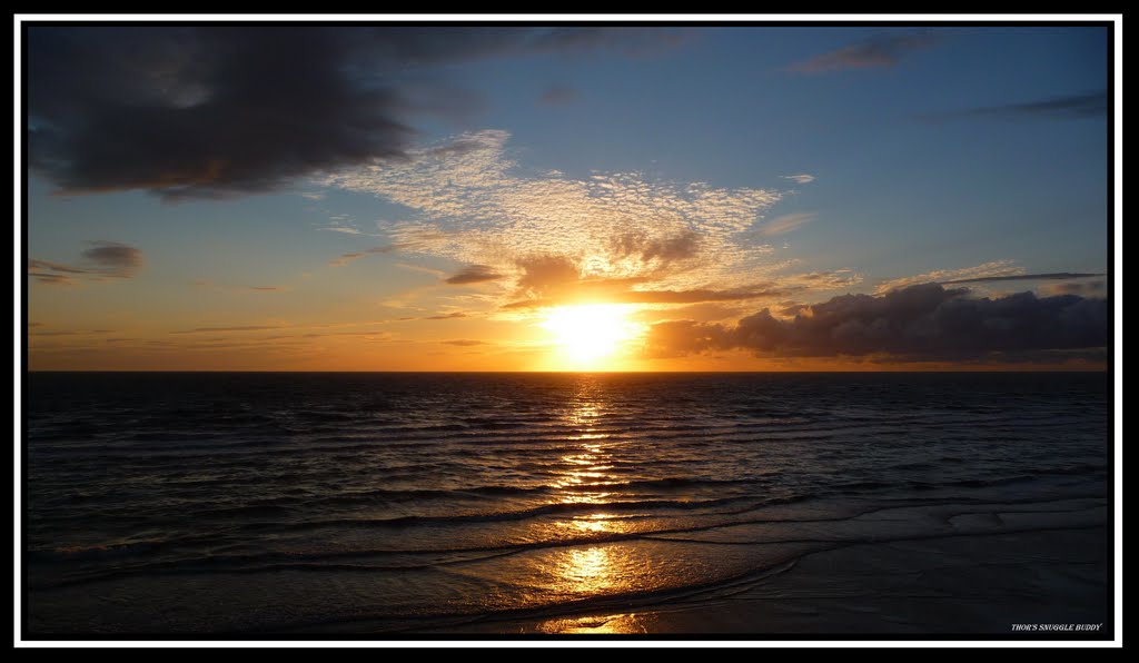 just another sunset i uploaded while listening to ♫ johnny lazer - take my picture ♫
