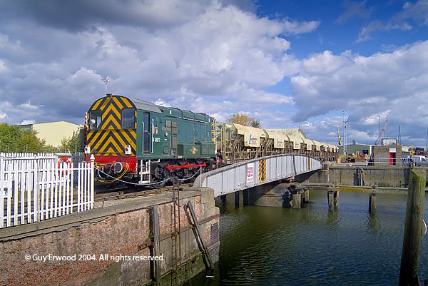 Boston: Railway swing bridge, harbour branch