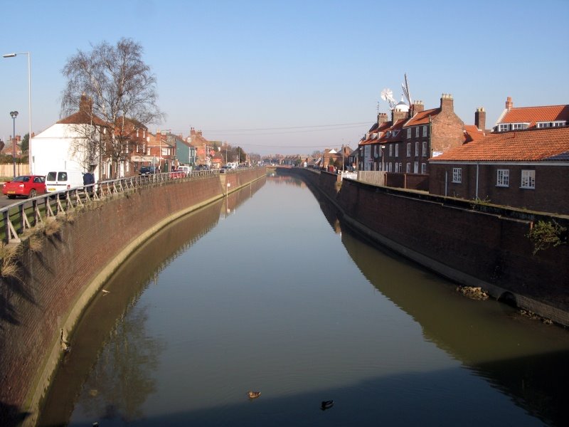 2008.02.17 - view north along the Horncastle Road drainage channel from the A16 road bridge