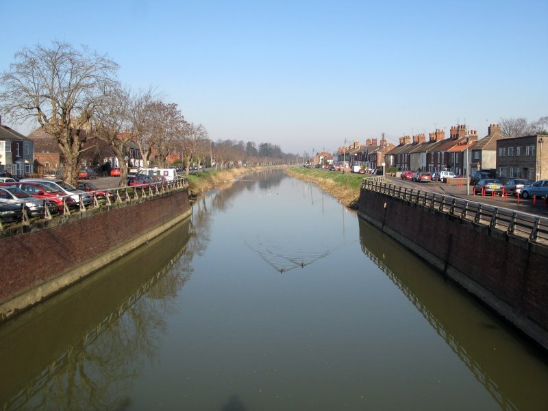 2008.02.17 - view north along the drainage channel beside the Horncastle Road from the footbridge between Norfolk Street and Hospital Lane