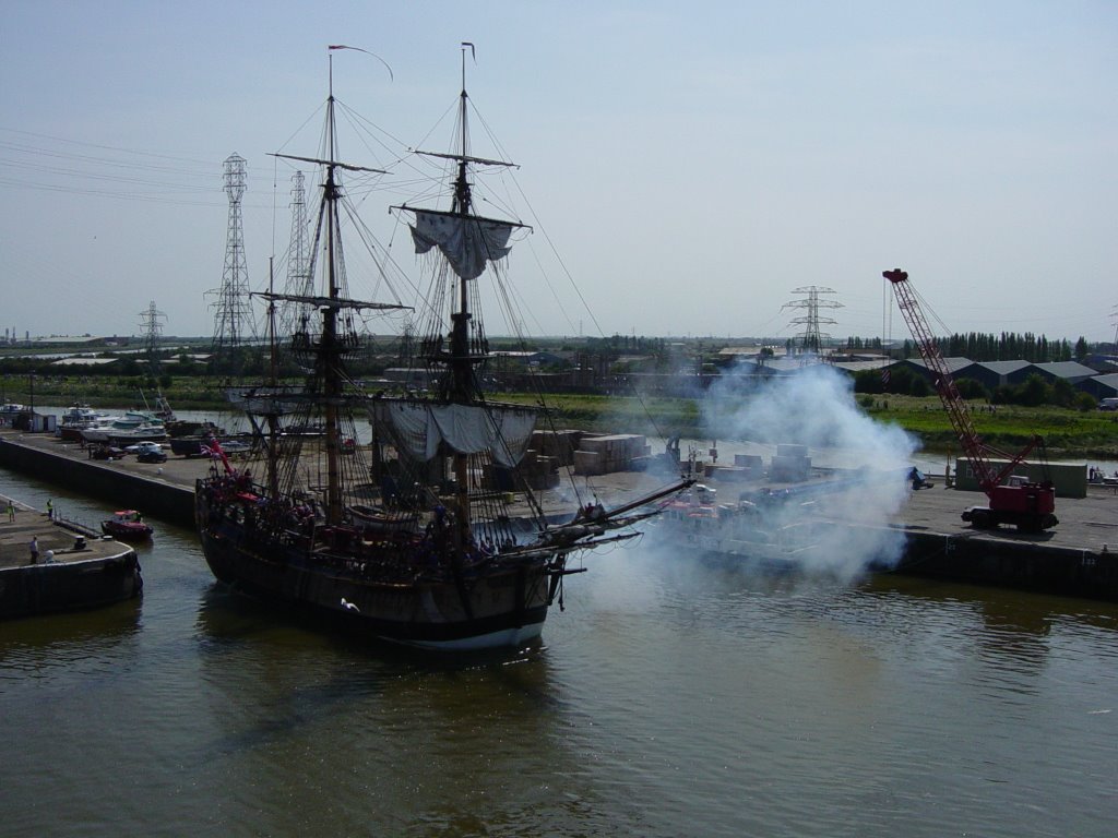 HMS "Endevour" arriving Boston Port 2002