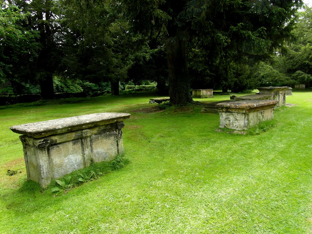 Graveyard - Holy Trinity Church - Bradford on Avon - 06/12