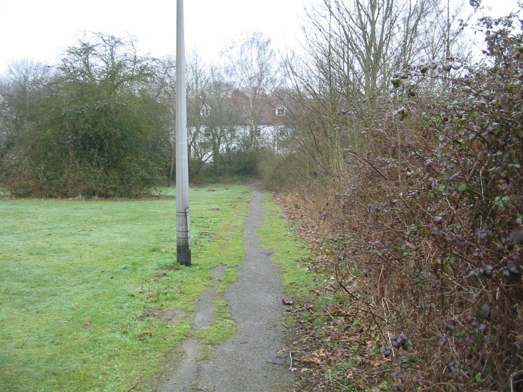 Footpath from Merrymeade Chase to Sawyers Grove