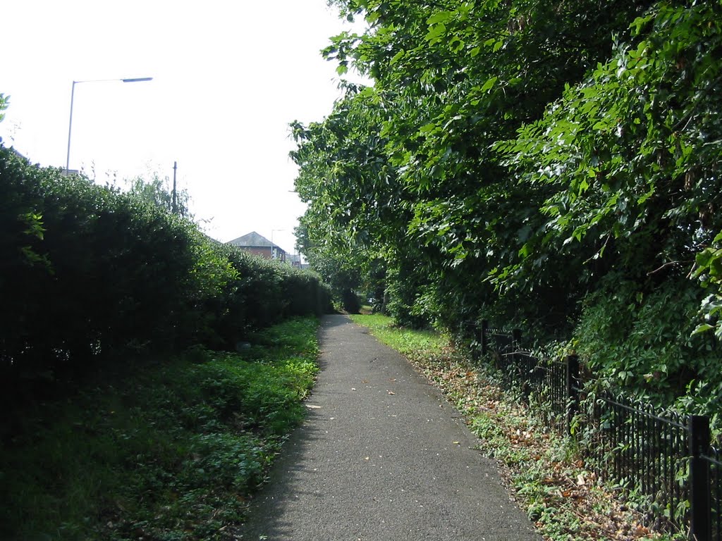 Footpath parallel to Warley Hill