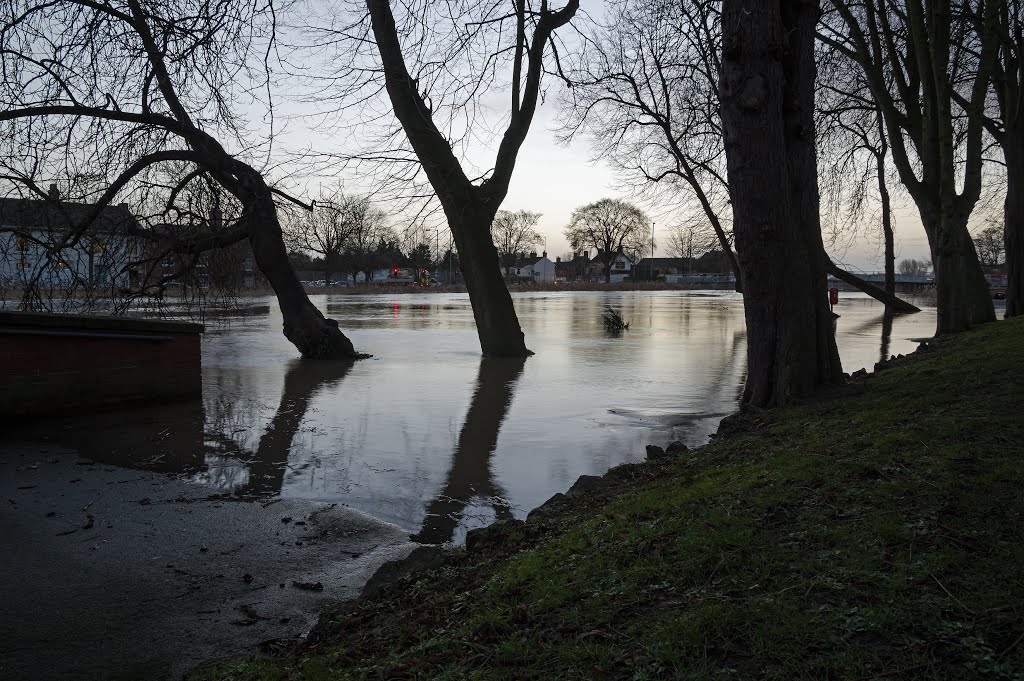 Wheres the footpath gone? - Jan 2014