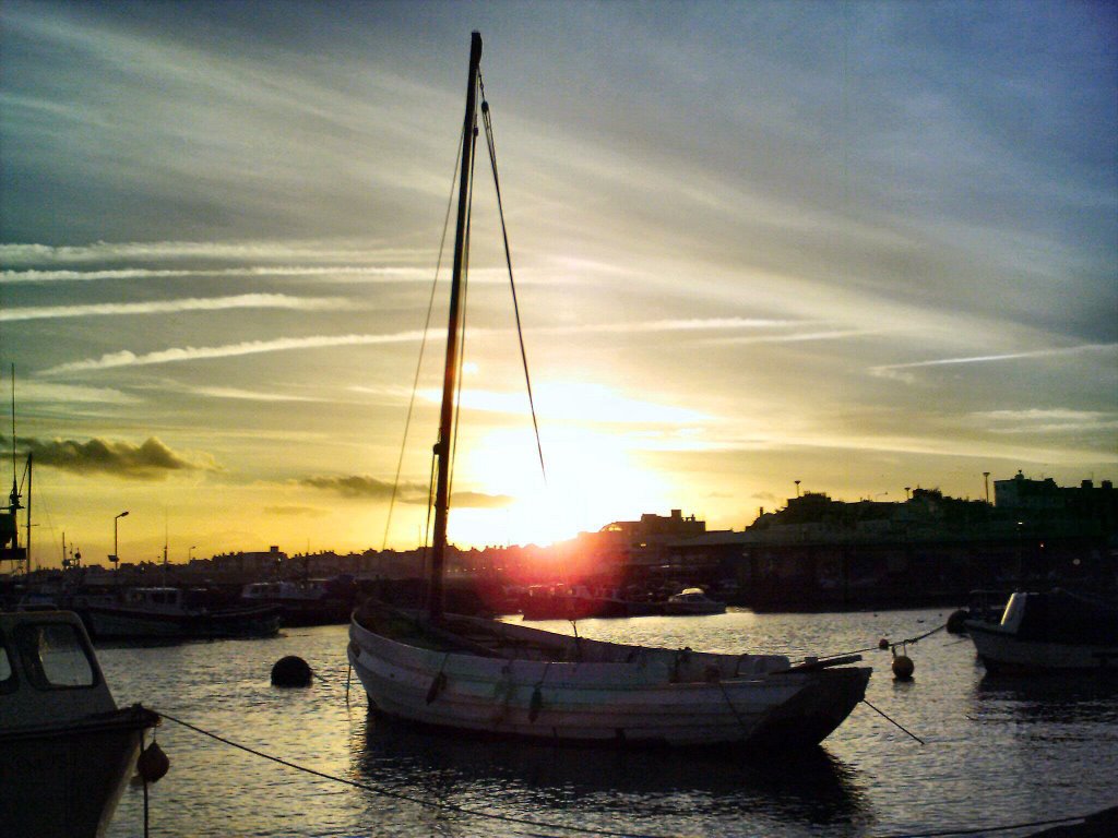 SUNSET OVER HARBOUR . BRIDLINGTON
