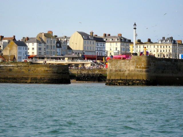 Bridlinton Harbour Entrance.