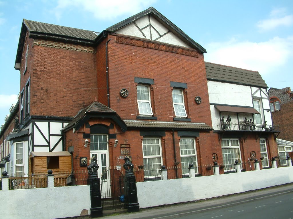 Oriel & Hardie House