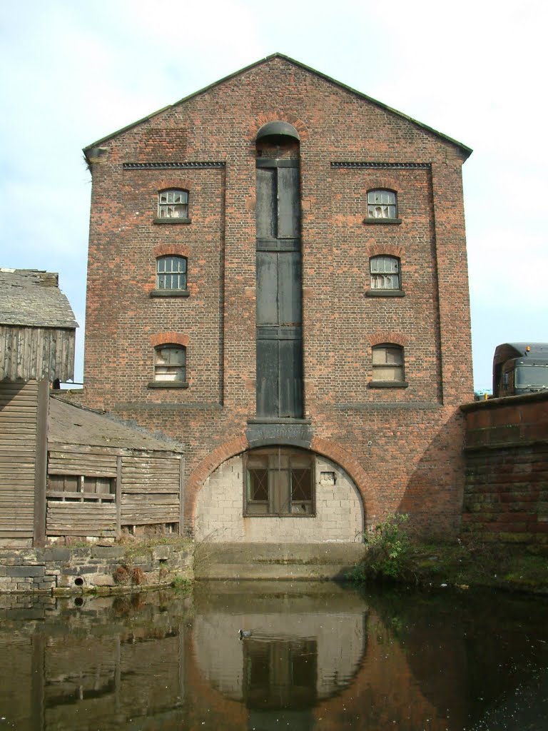 Bankhall Warehouse (1874), The Boats Would Load/Discharge Inside The Arch.