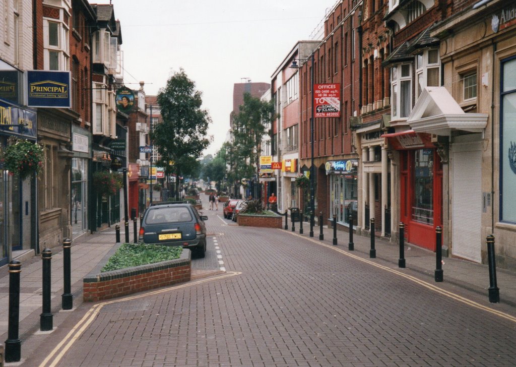 Chertsey Road looking North.  Summer 1999
