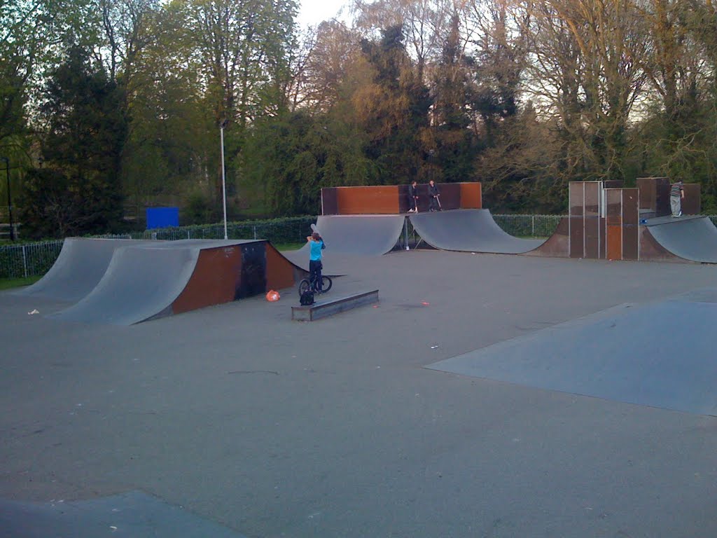 LIGHTS WITH PUSH BUTTON WOKING SKATEPARK - WOKING