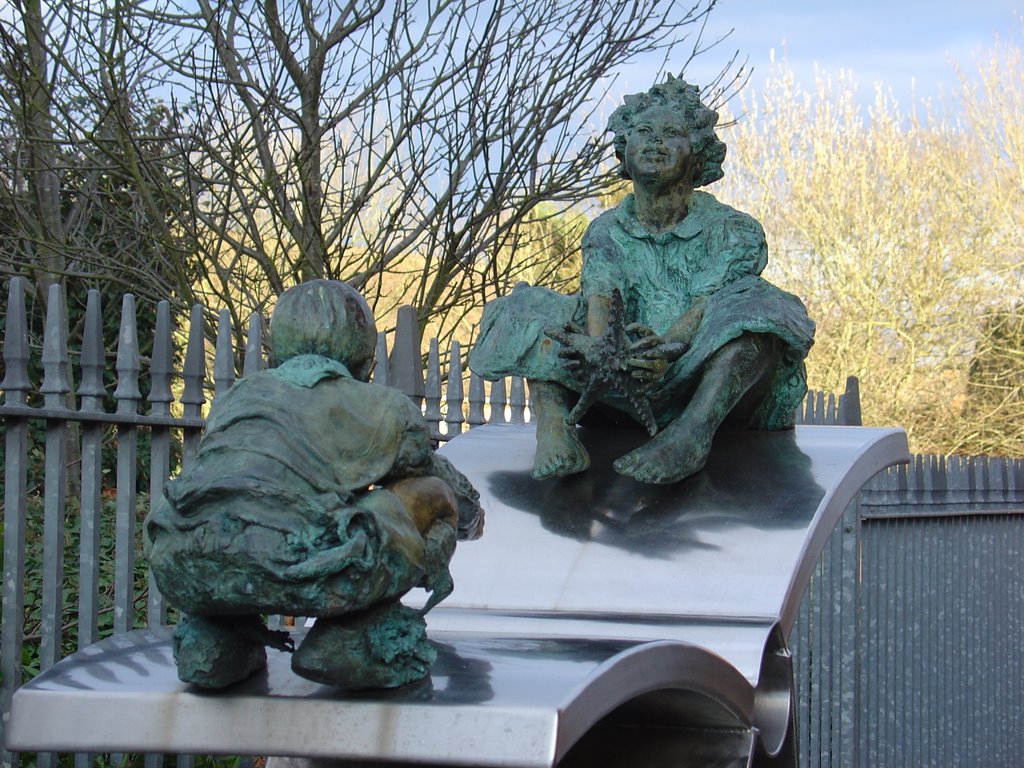 Girl with Starfish, outside Wokingham Library