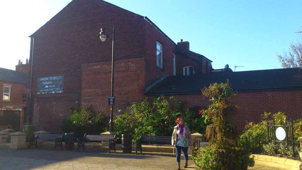 Piter Cane Square / Golborne