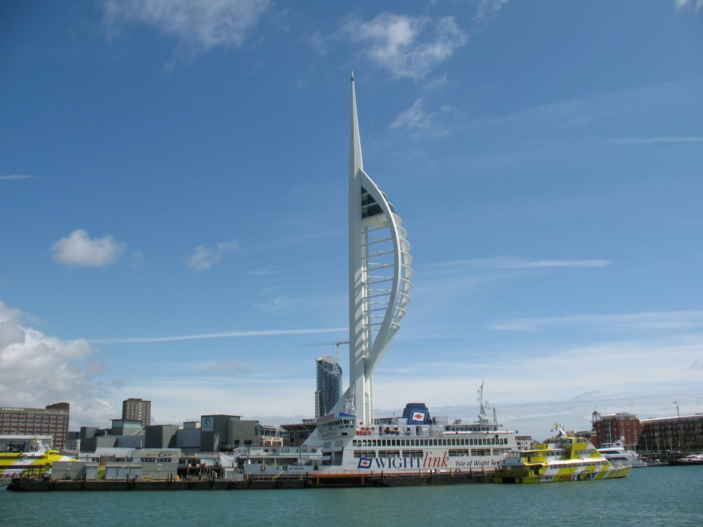 Portsmouth, Spinnaker tower by sea