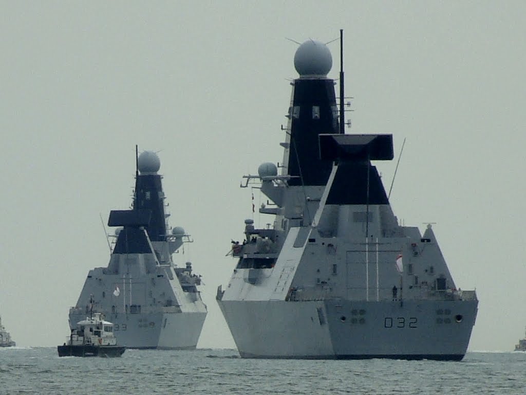 HMS Dauntless & HMS Daring