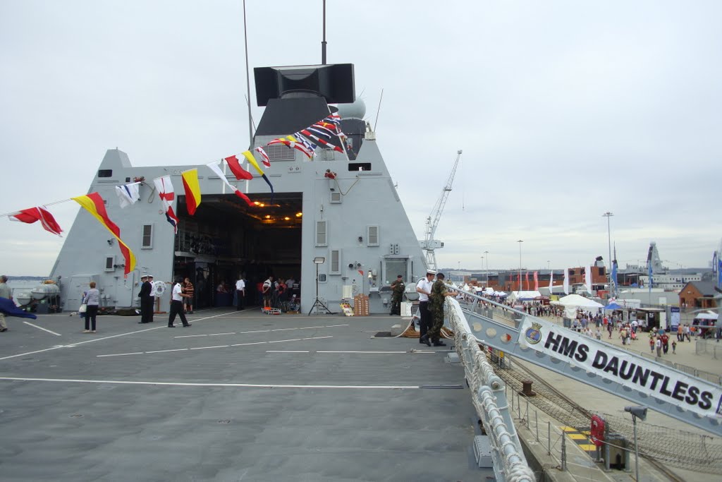 HMS DAUNTLESS