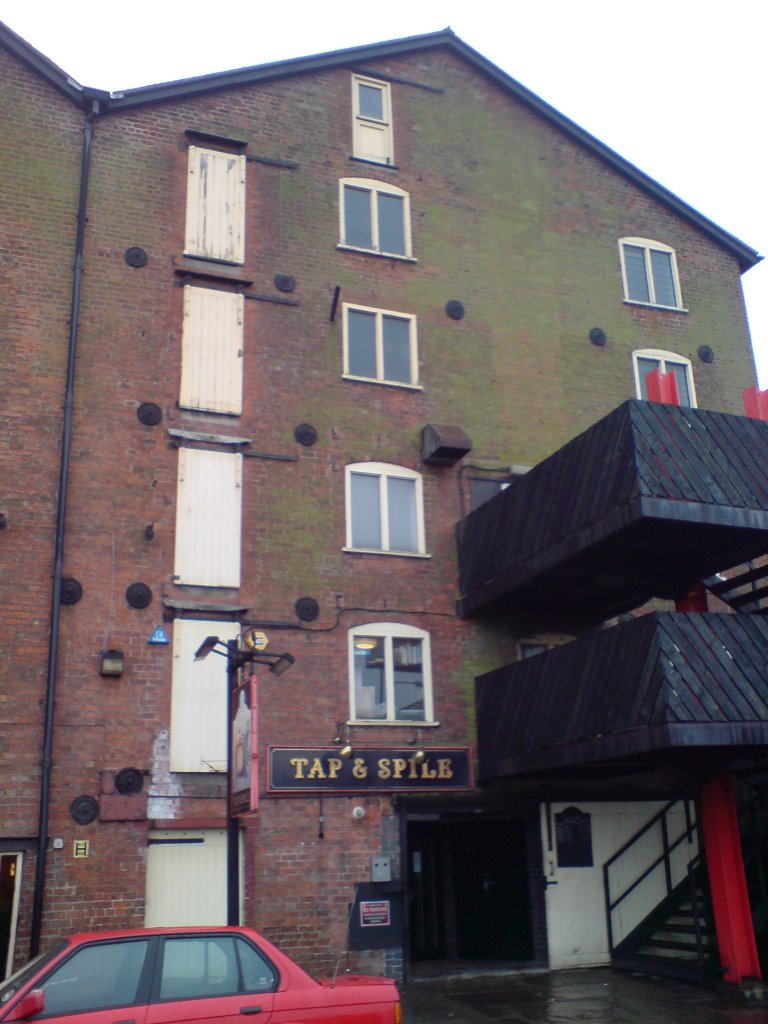 The Tap & Spile pub from Garth Lane