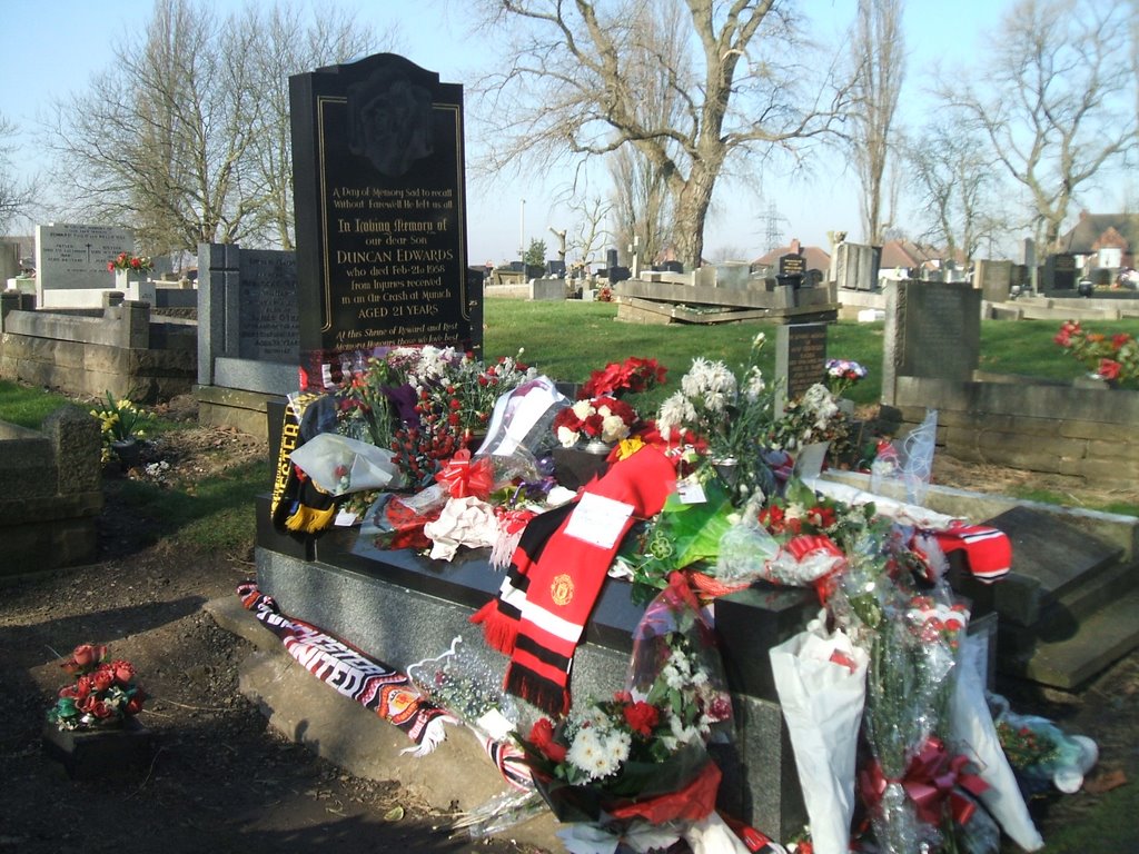 Dudley Cemetry Grave of Duncan Edwards