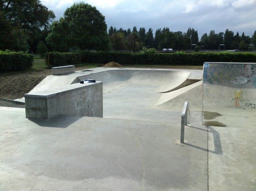 DARTFORD SKATEPARK - DARTFORD