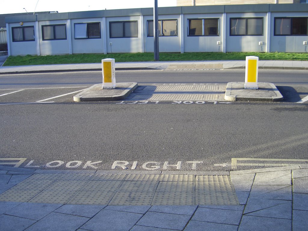 Note on the street (Hinweis für Festland Europäer) - Derby, to N-W