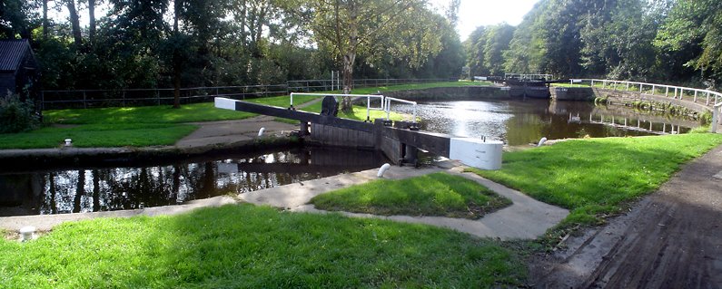 Thornhill Locks on the Calder & Hebble Navigation.