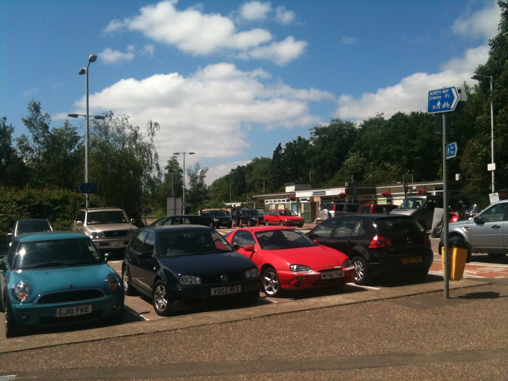 Worth Way becomes Forest Way on NCR 21 at East Grinstead train station