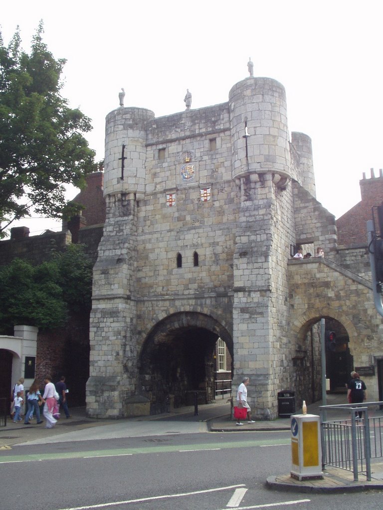 Main gate, York 08/04