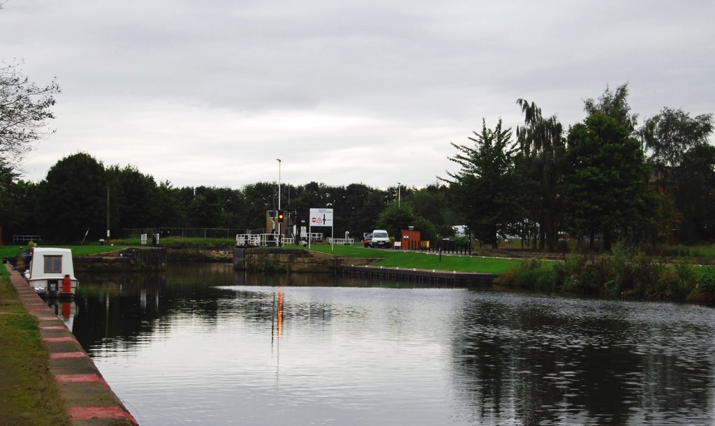Looking towards the Lock