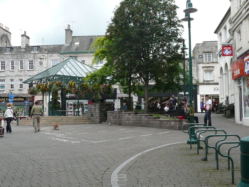 looking up Finkle St towards bandstand
