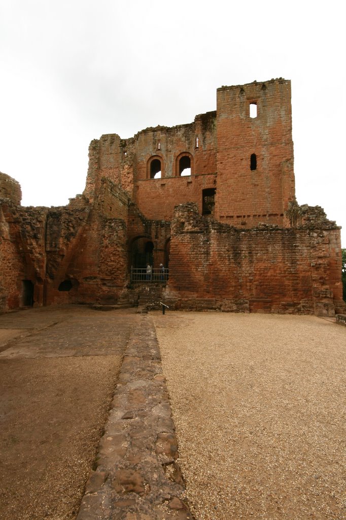 Kenilworth Castle towards the keep