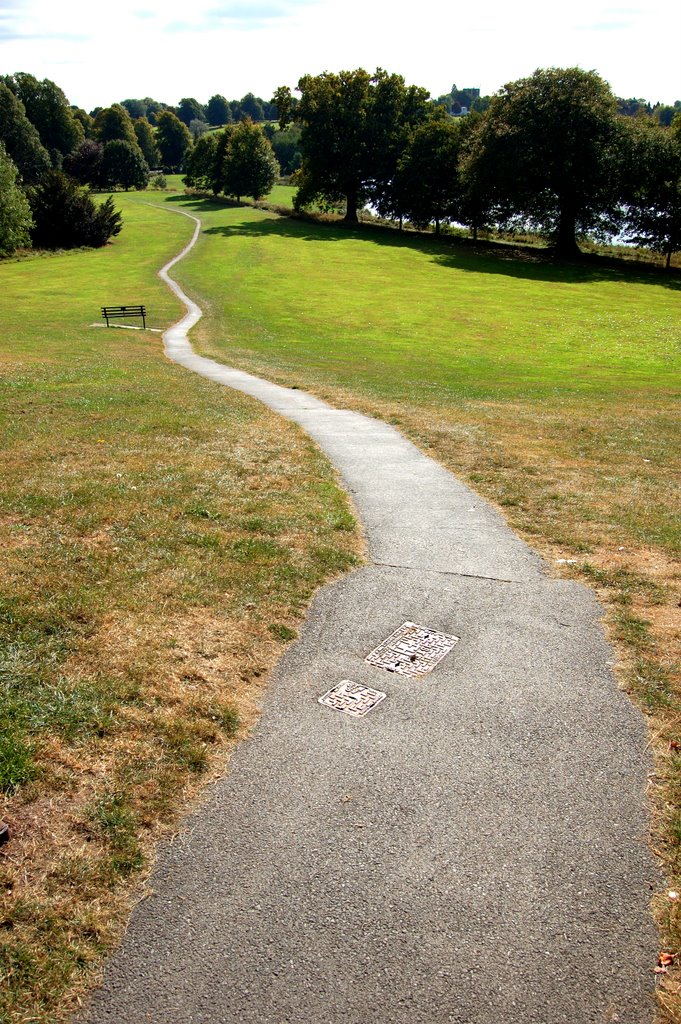 Path leading down to Abbey fields,from High street in Kenilworth