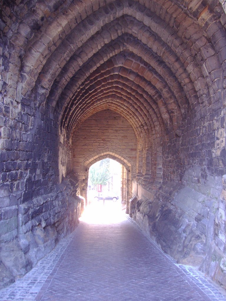 Warwick city, gate