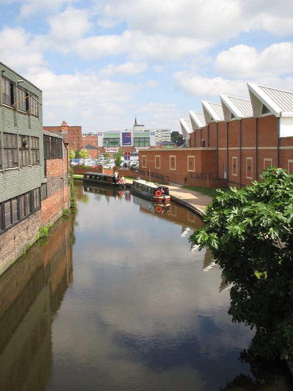 Staffordshire and Worcestershire Canal  from Castle Road Kidderminster