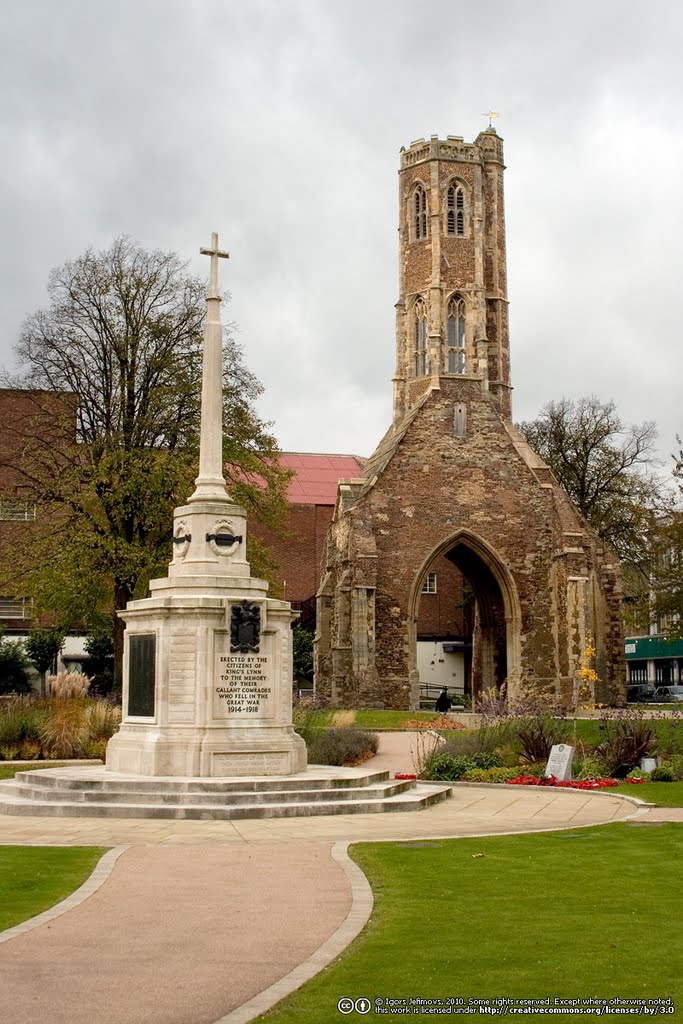 War memorial and Greyfriars tower