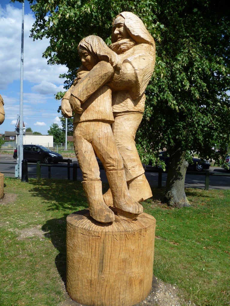 105. tree carving art, the walks, kings lynn, norfolk. aug 2011.