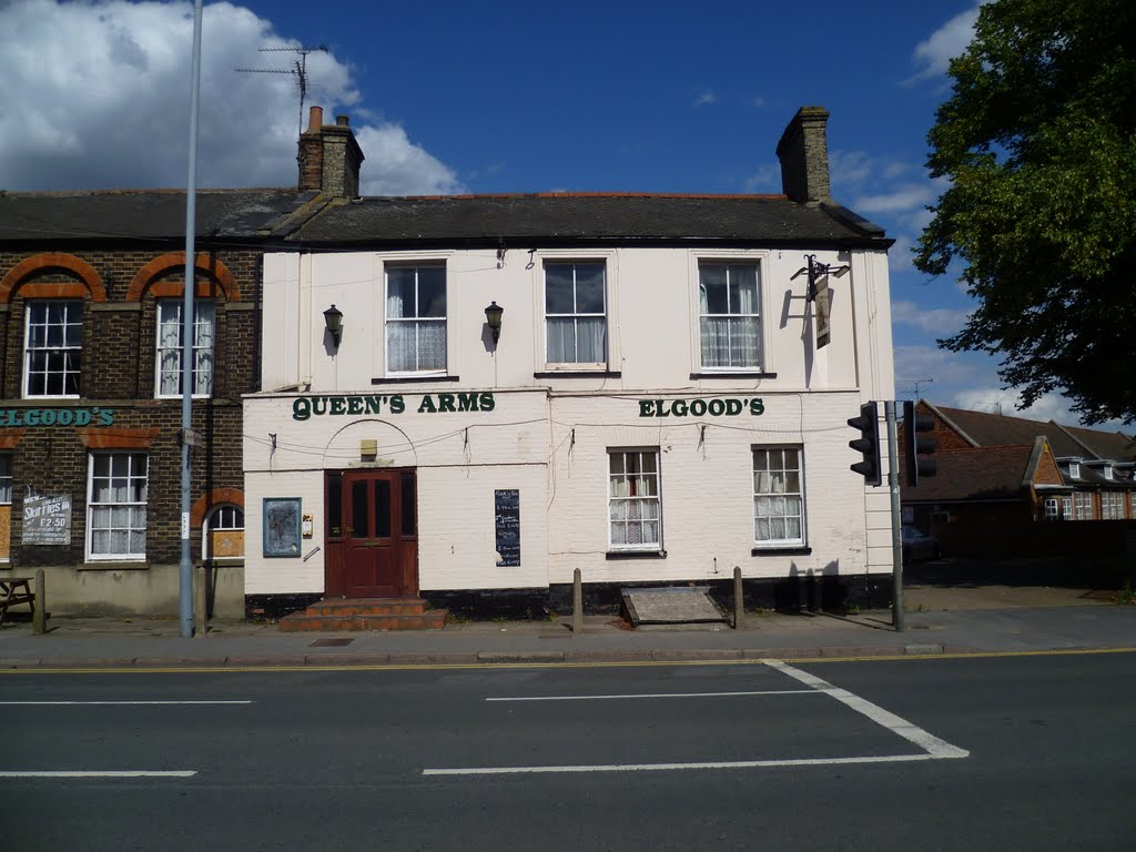 107. the queens arms pubic house, london road, kings lynn, norfolk. aug 2011.