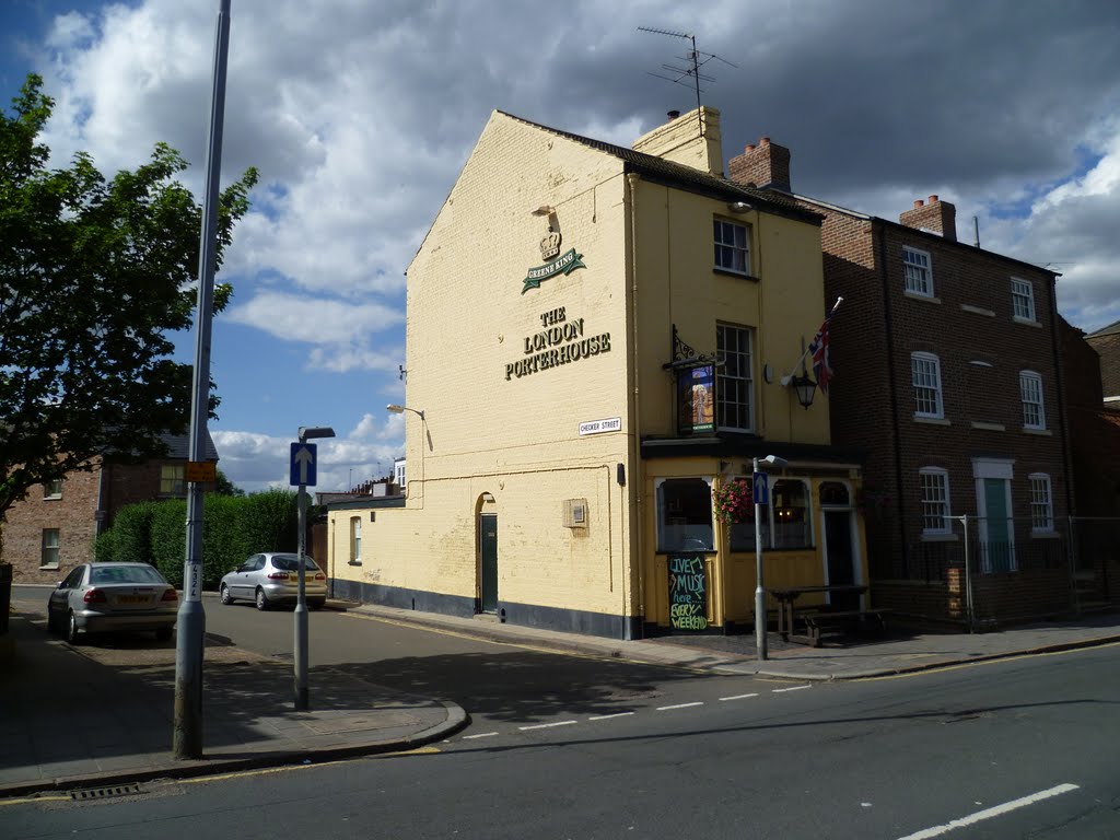 112. the london porterhouse public house, london rd. kings lynn, norfolk. aug 2011.