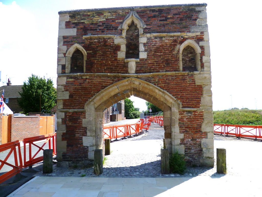187. white friars gate. a carmelite friary was established on this site before c1260. carmelite terrace, kings lynn, norfolk. aug. 2011.