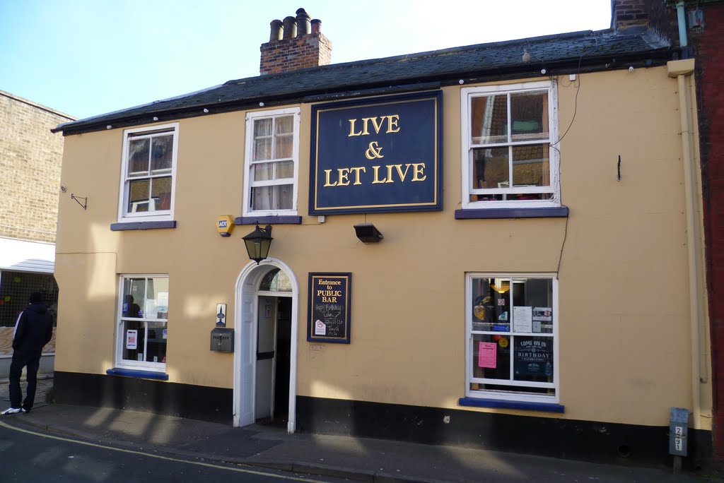 500. live and let live, public house, windsor street, kings lynn, norfolk. oct. 2011.